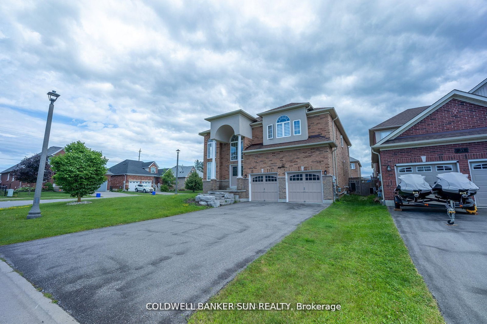 33 Ellis Crescent • Kawartha Lakes, ON photo 3