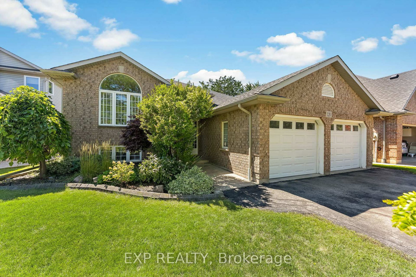 120 REDWOOD Court • Welland, ON photo 1