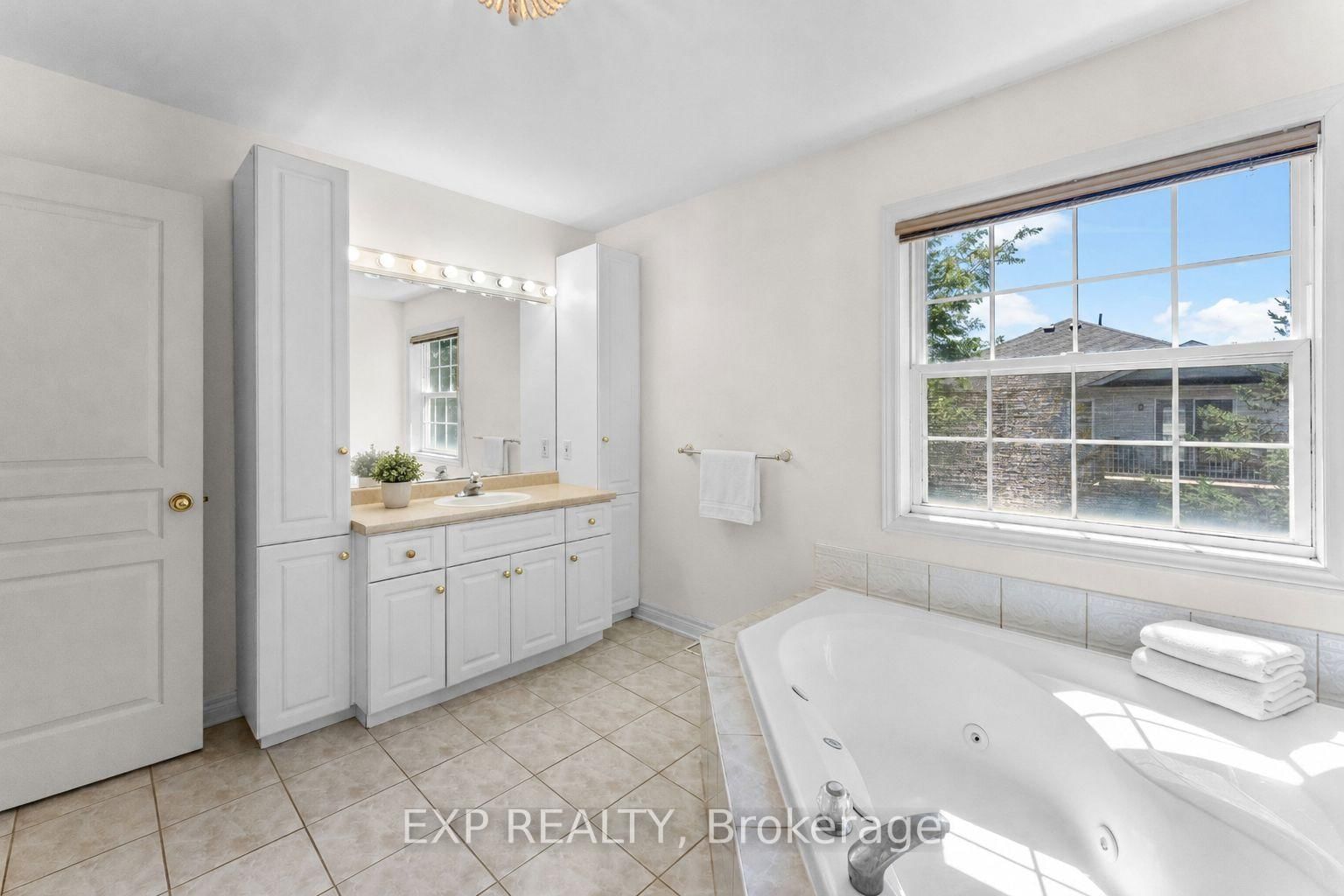 120 REDWOOD Court • Welland, ON photo 17