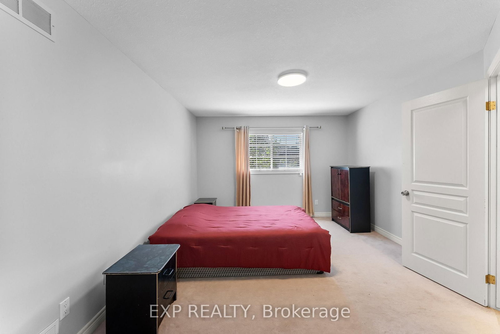 120 REDWOOD Court • Welland, ON photo 19