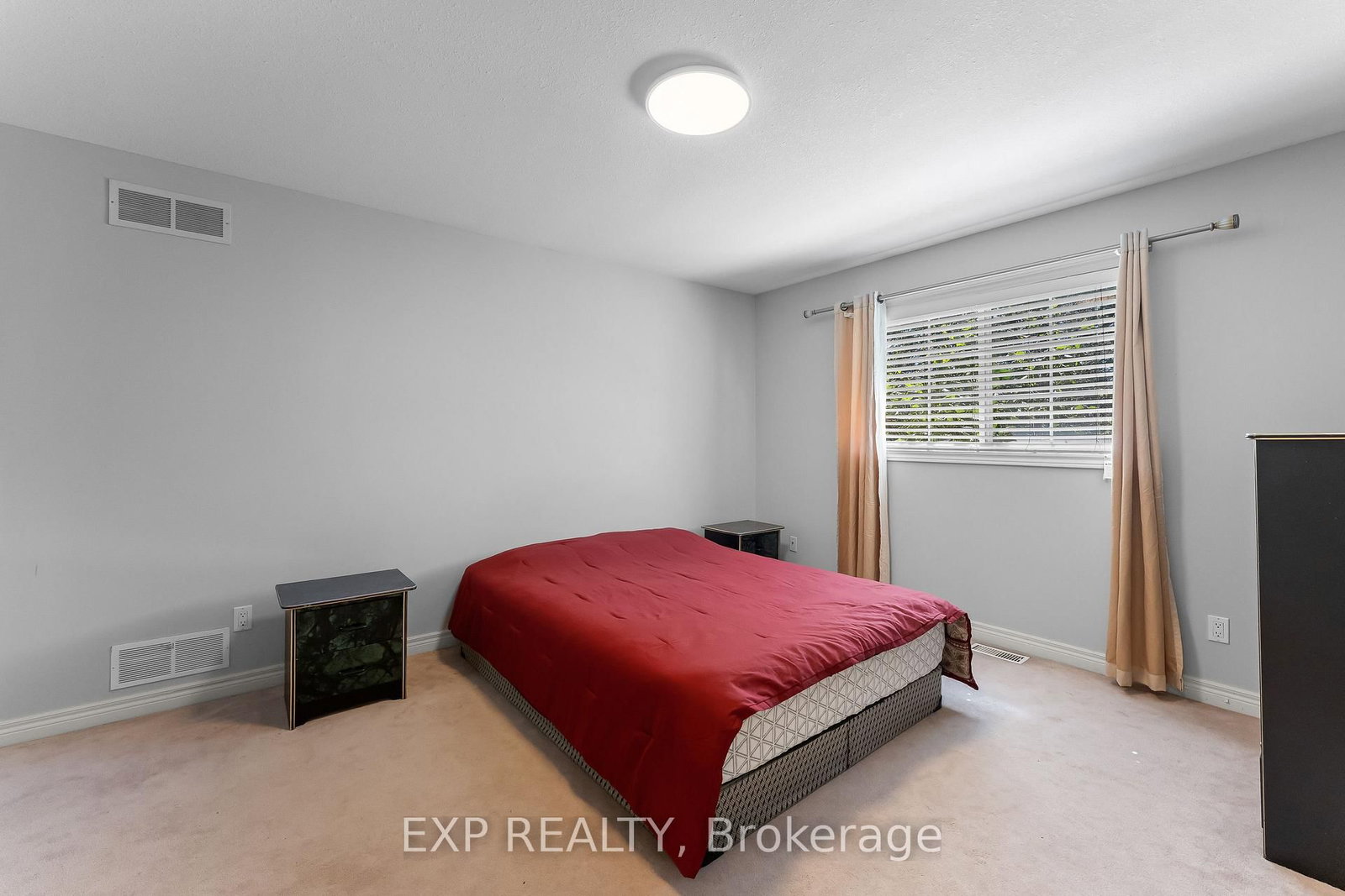 120 REDWOOD Court • Welland, ON photo 20