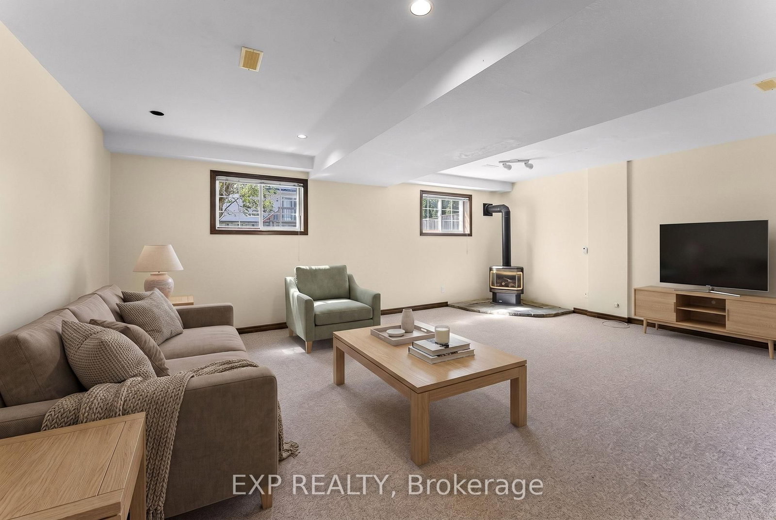 120 REDWOOD Court • Welland, ON photo 21