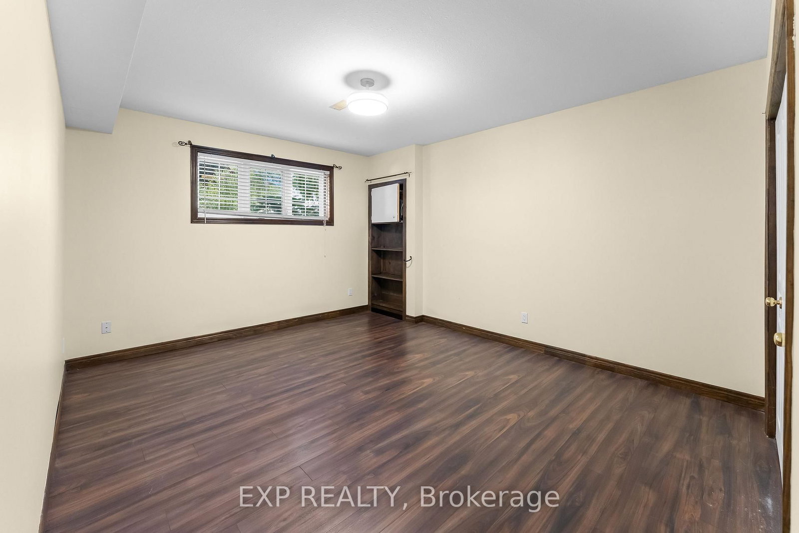 120 REDWOOD Court • Welland, ON photo 26