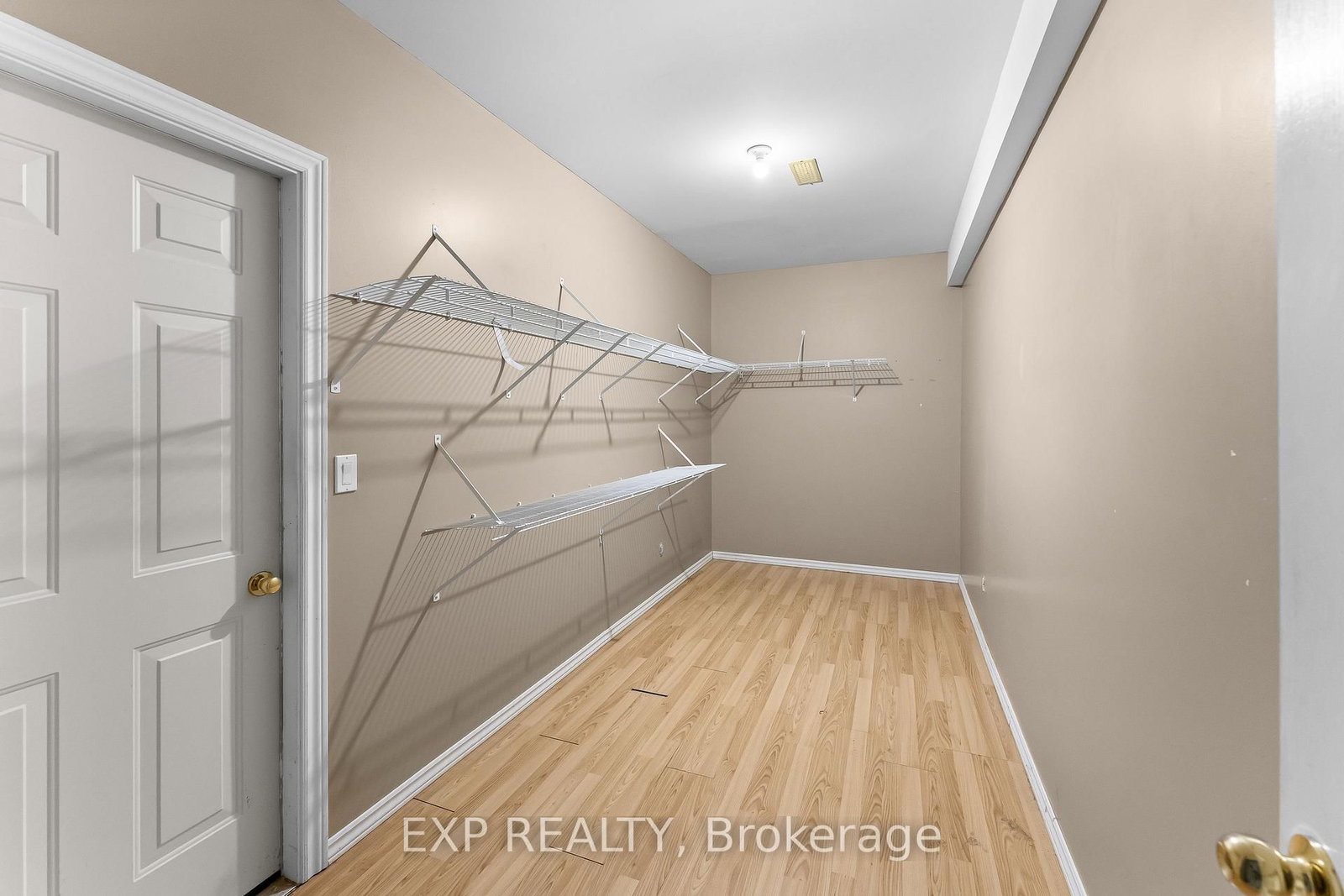 120 REDWOOD Court • Welland, ON photo 27