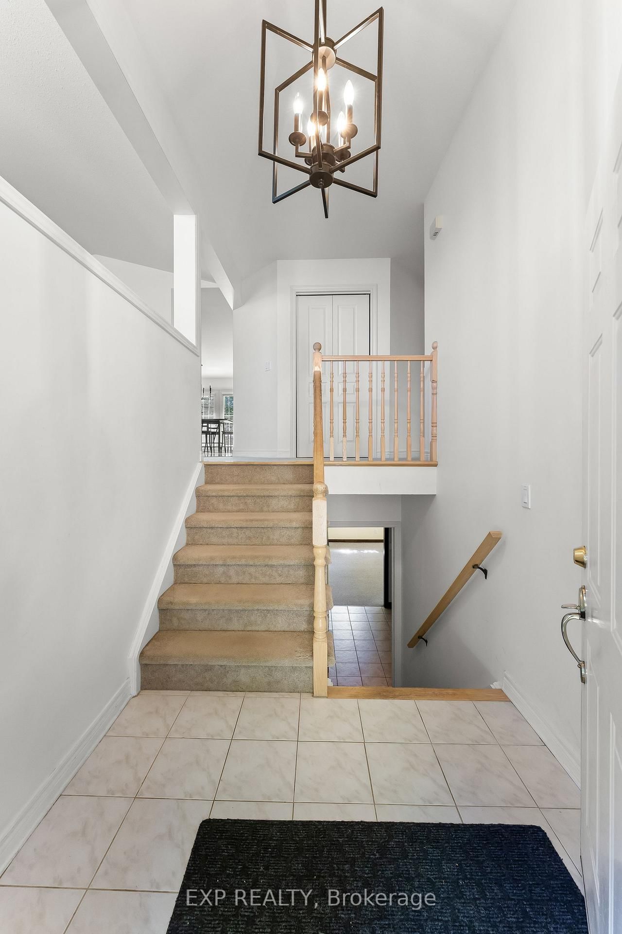 120 REDWOOD Court • Welland, ON photo 3