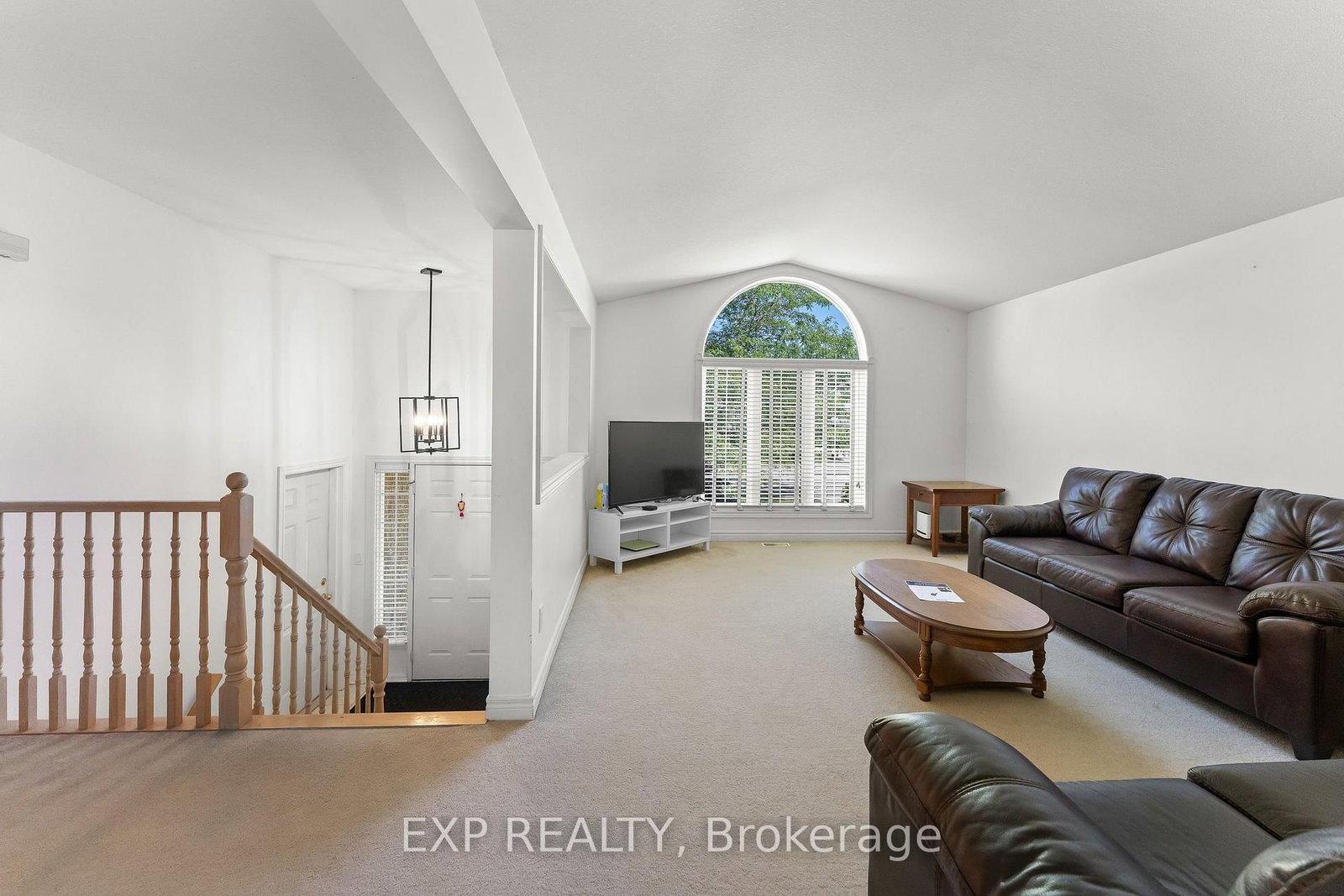 120 REDWOOD Court • Welland, ON photo 5