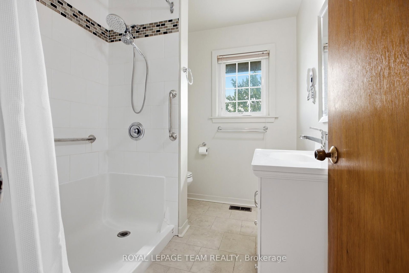 1020 RIDDELL Avenue S • Ottawa, ON photo 16