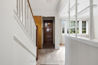 1020 RIDDELL Avenue S • Ottawa, ON photo 3