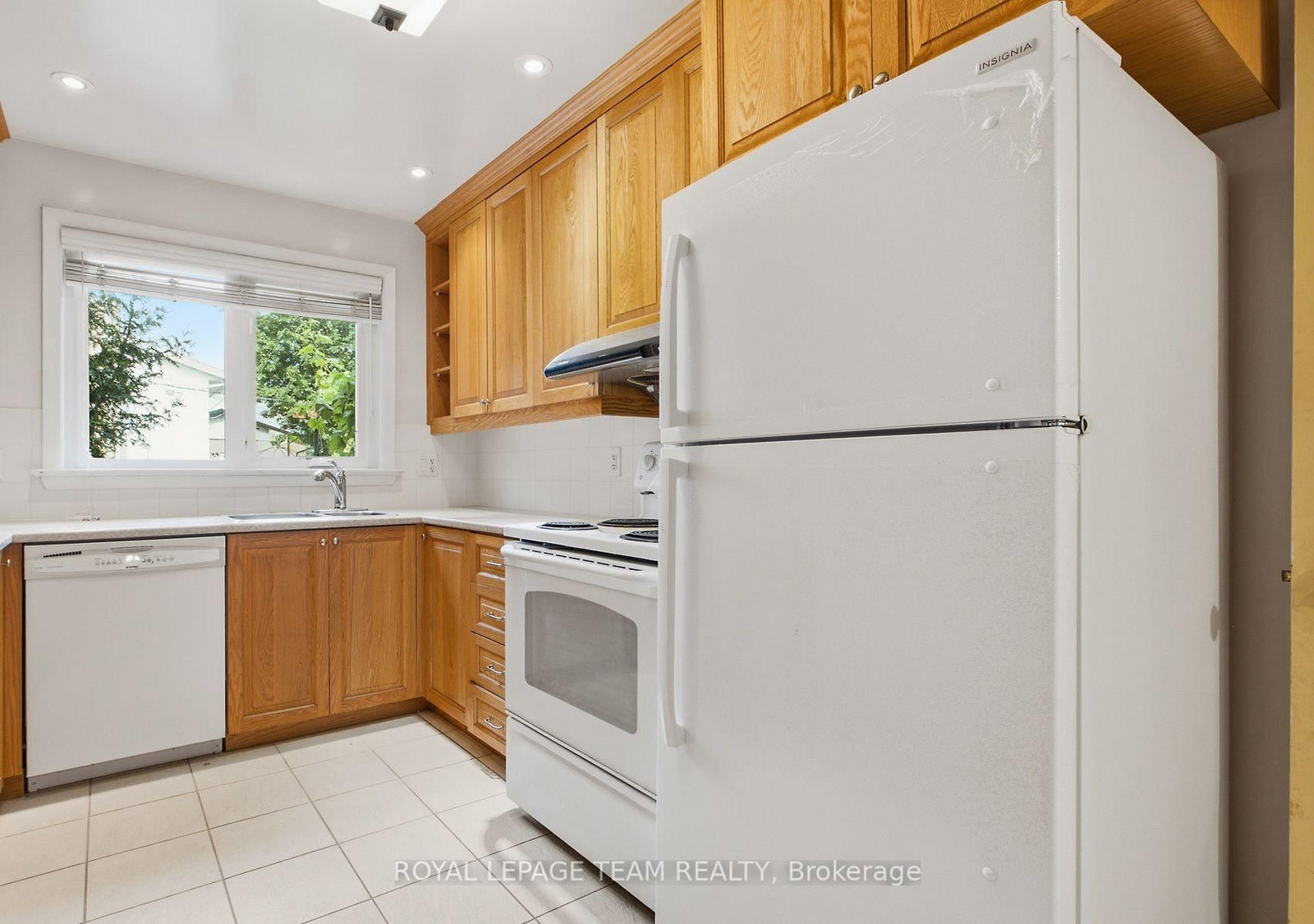 1020 RIDDELL Avenue S • Ottawa, ON photo 9