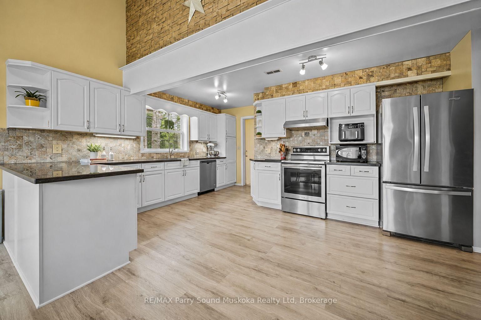 258 Lakeside Trail • Magnetawan, ON photo 12