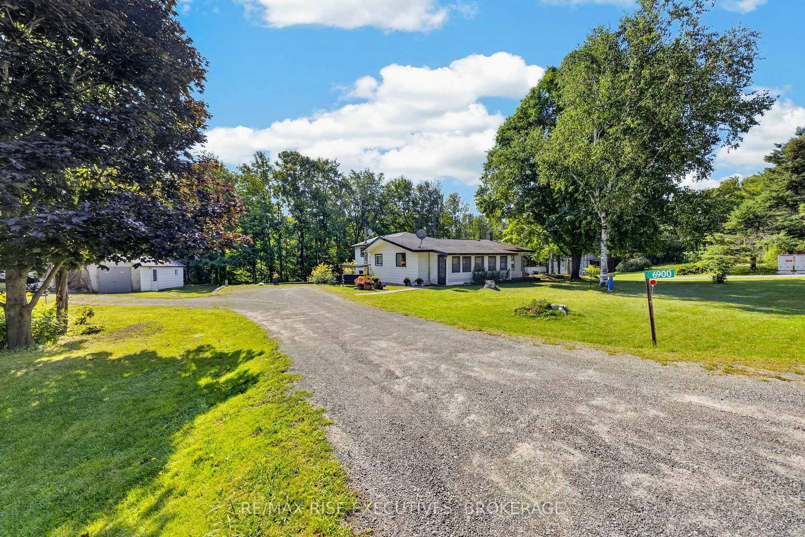 6900 Perth Road • Perth Road, ON photo 2