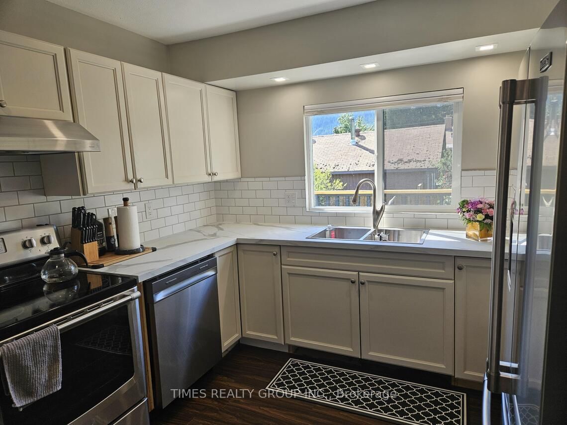 606 Gillis Avenue • Out of Area, BC photo 3