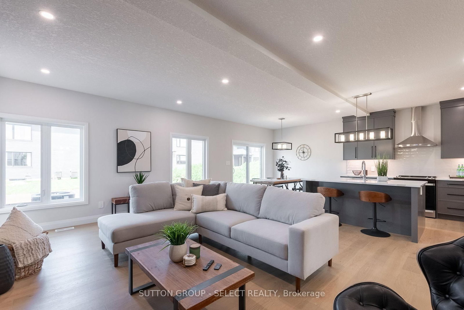 6342 HEATHWOODS Avenue • London South, ON photo 4