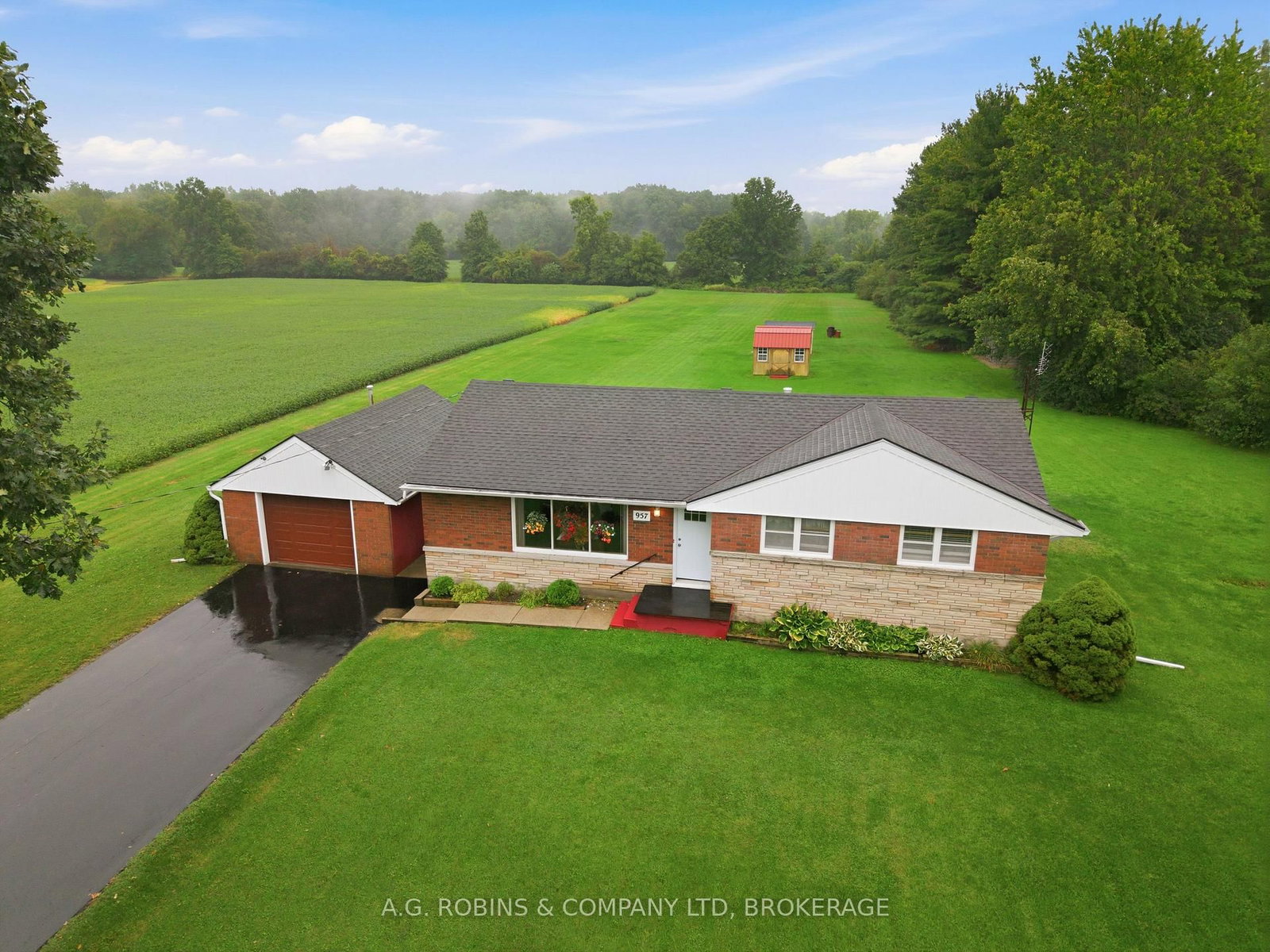 957 RIDGE Road • Welland, ON photo 3