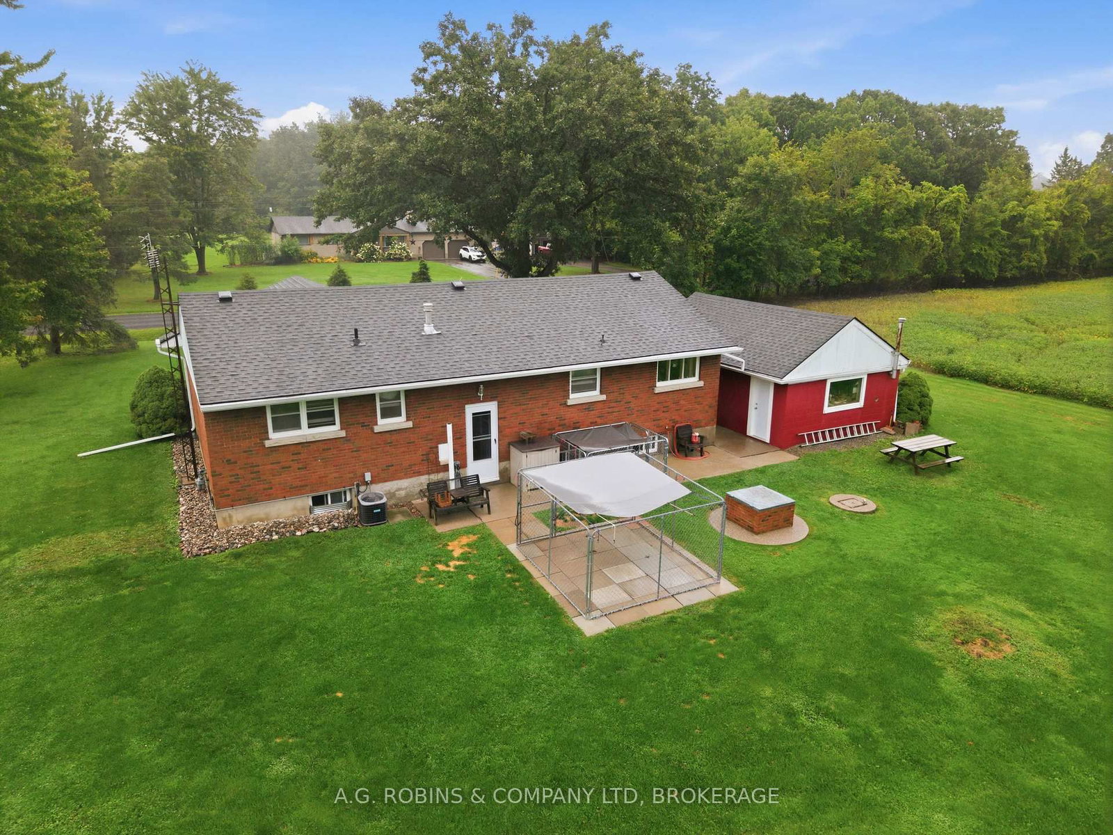 957 RIDGE Road • Welland, ON photo 6