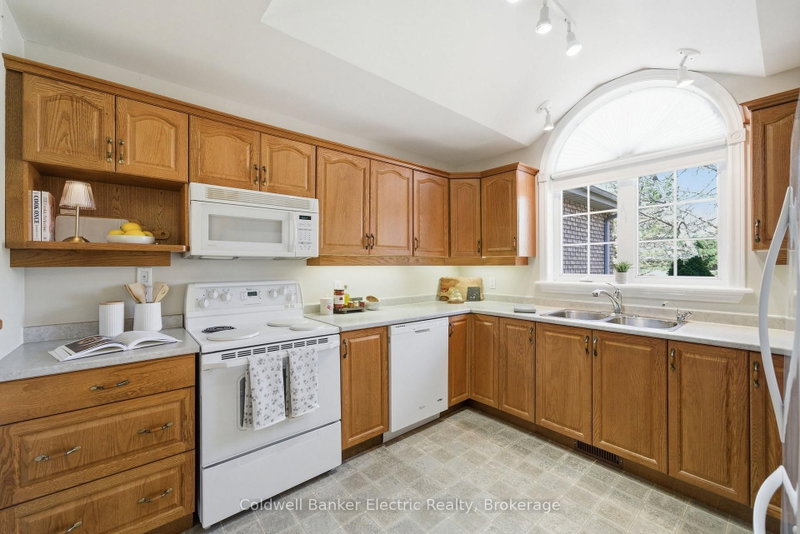 300 Franmor Dr photo 5