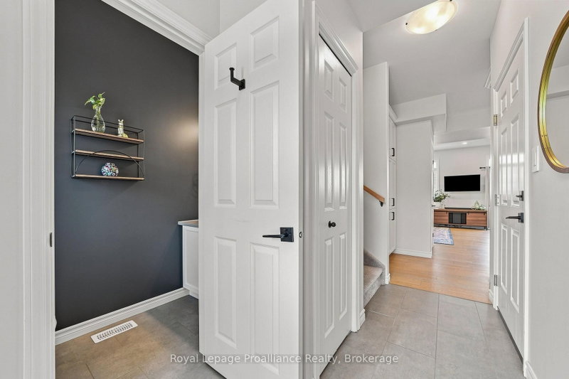 14 Otonabee St photo 5