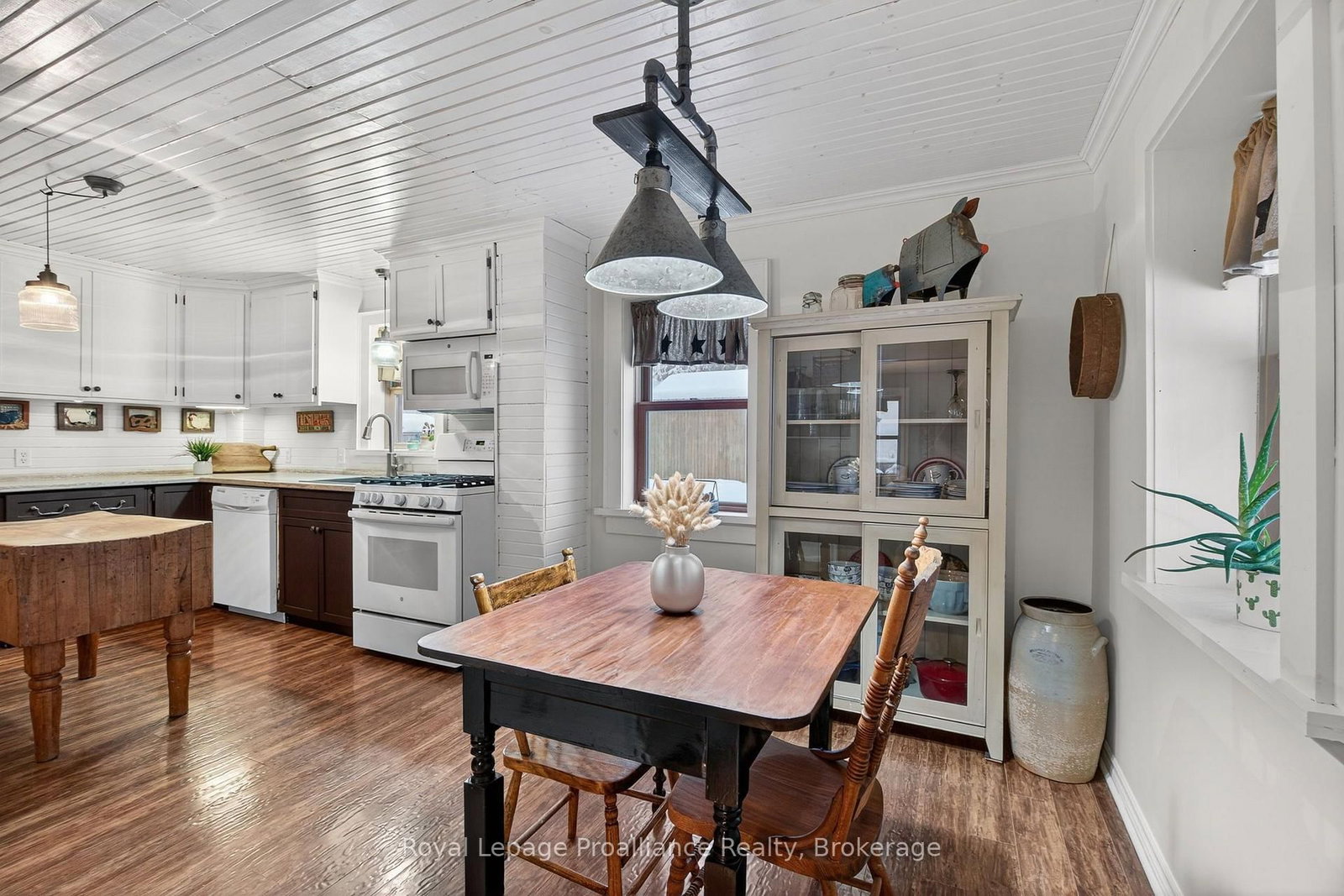 7802 Piccadilly Road • Godfrey, ON photo 10