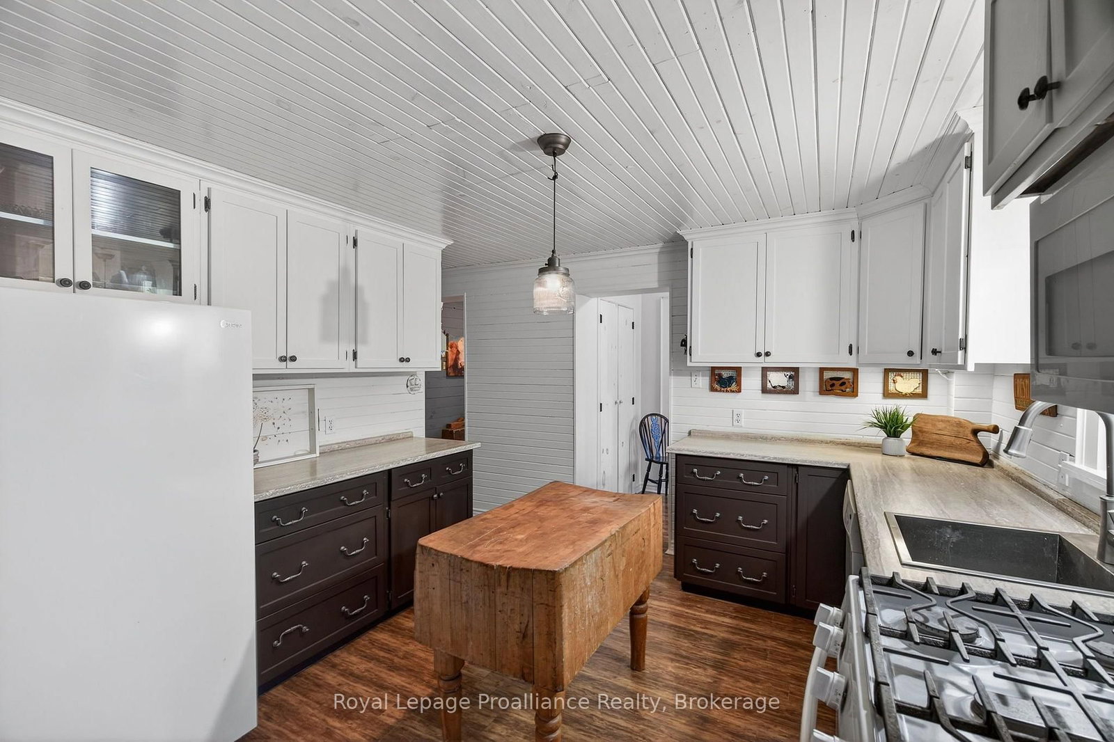 7802 Piccadilly Road • Godfrey, ON photo 12