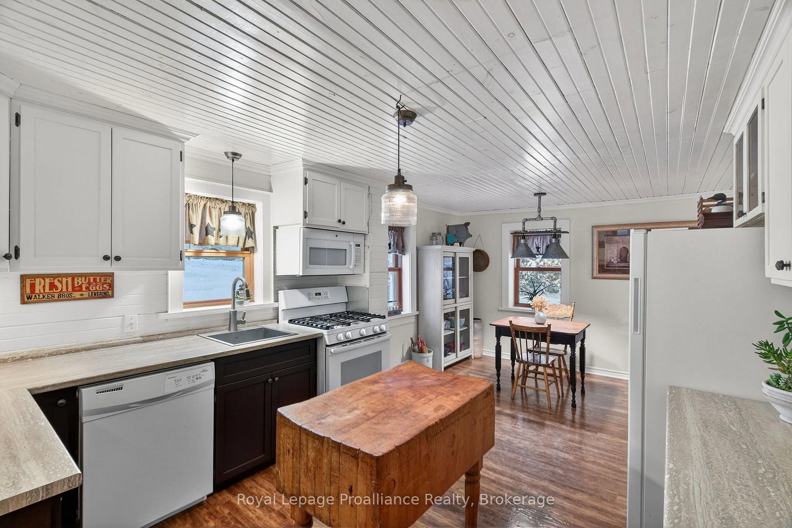 7802 Piccadilly Road • Godfrey, ON photo 13