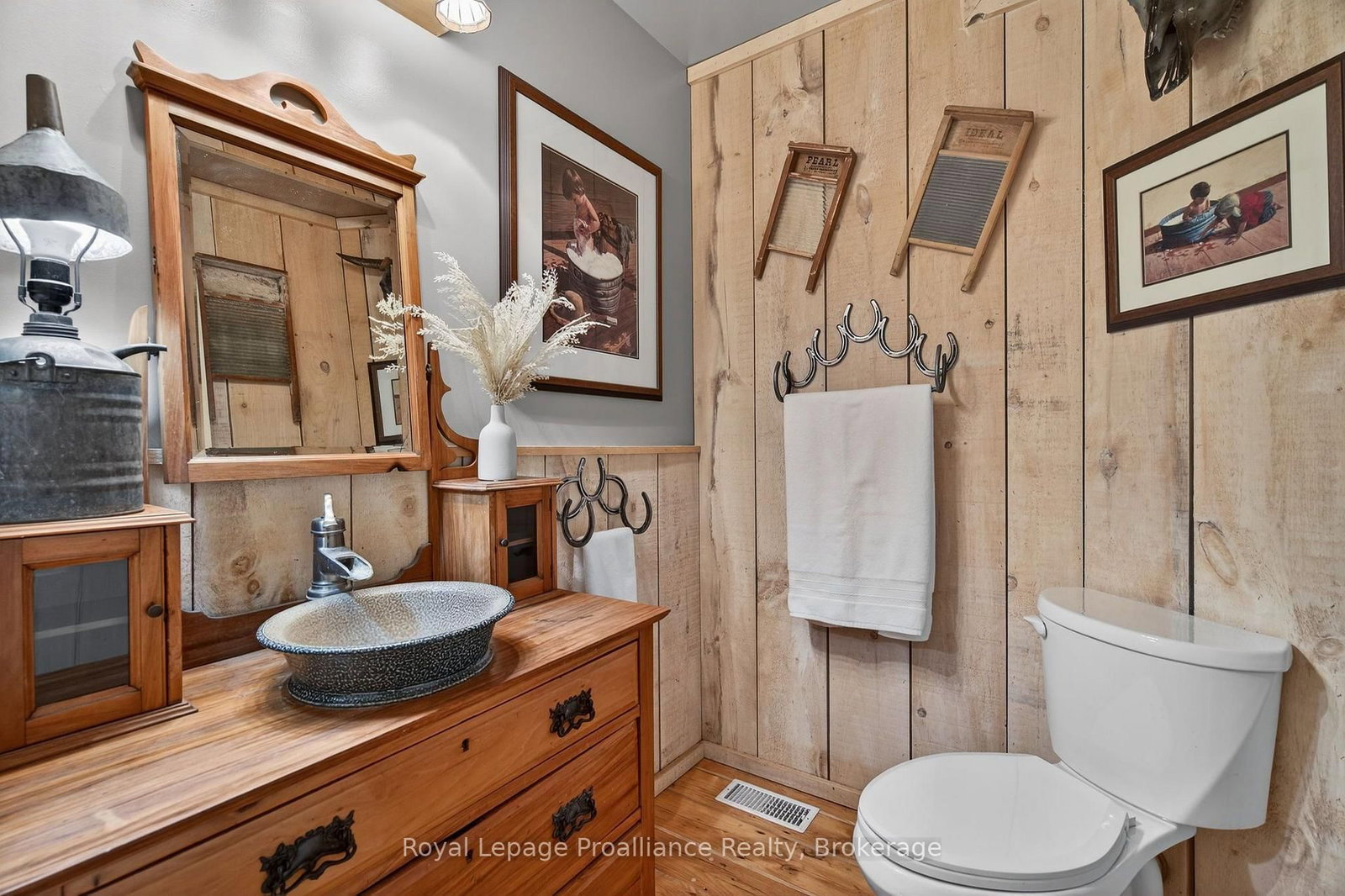 7802 Piccadilly Road • Godfrey, ON photo 18