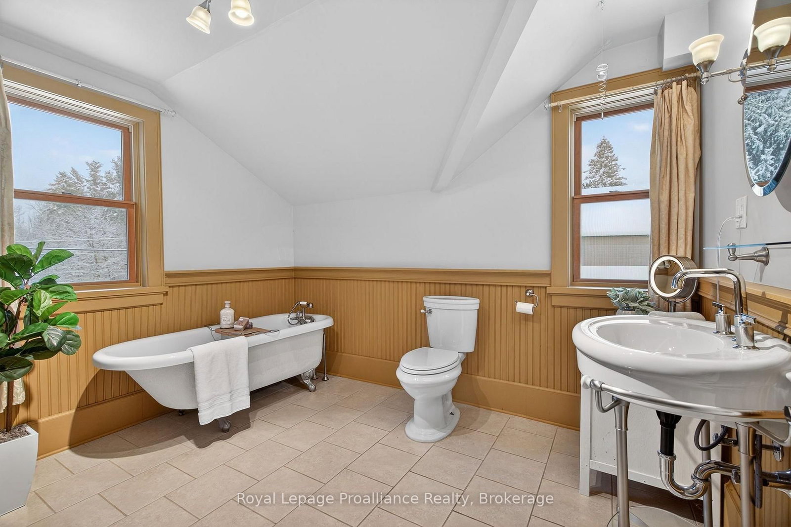 7802 Piccadilly Road • Godfrey, ON photo 23