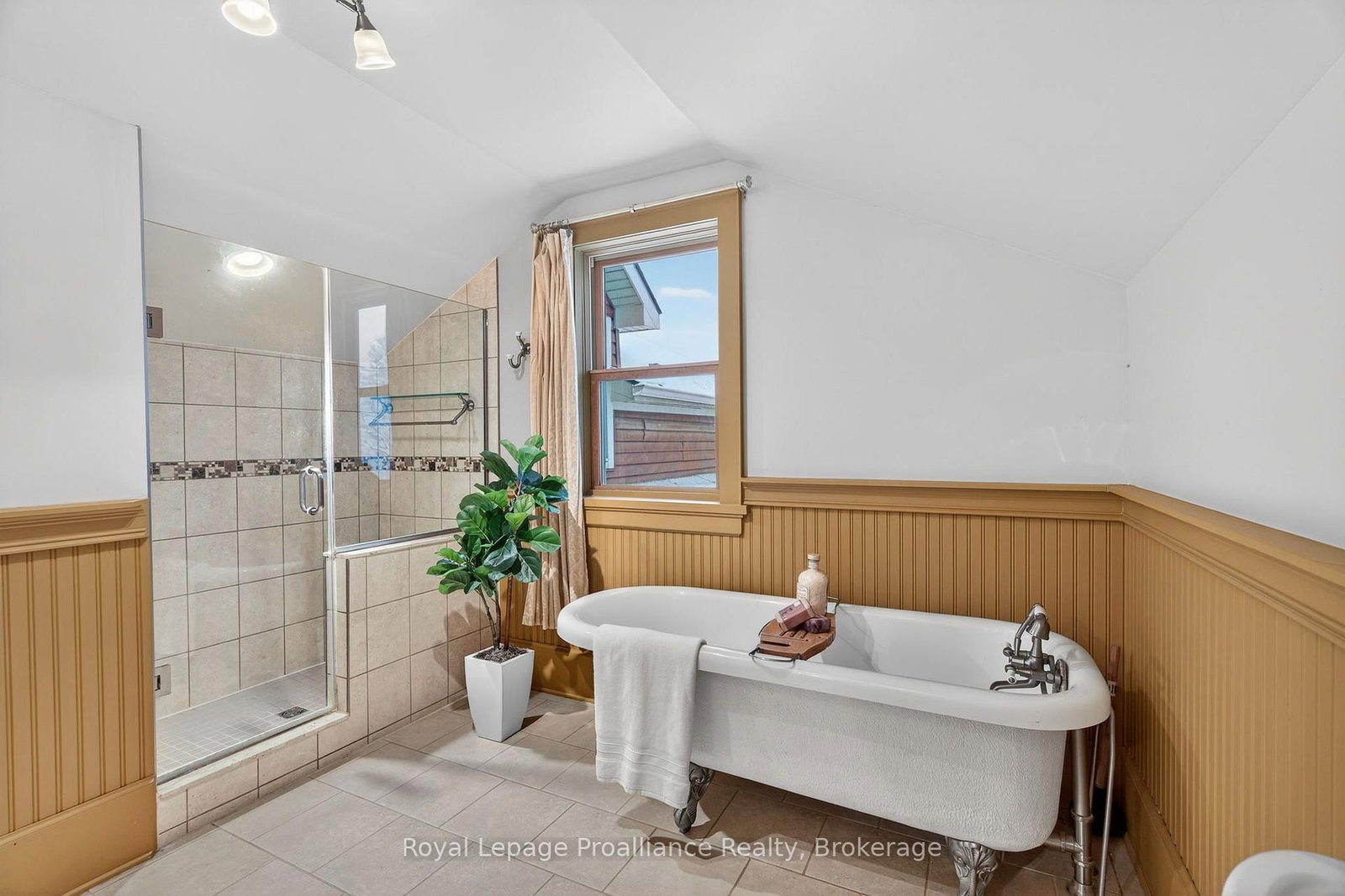 7802 Piccadilly Road • Godfrey, ON photo 24