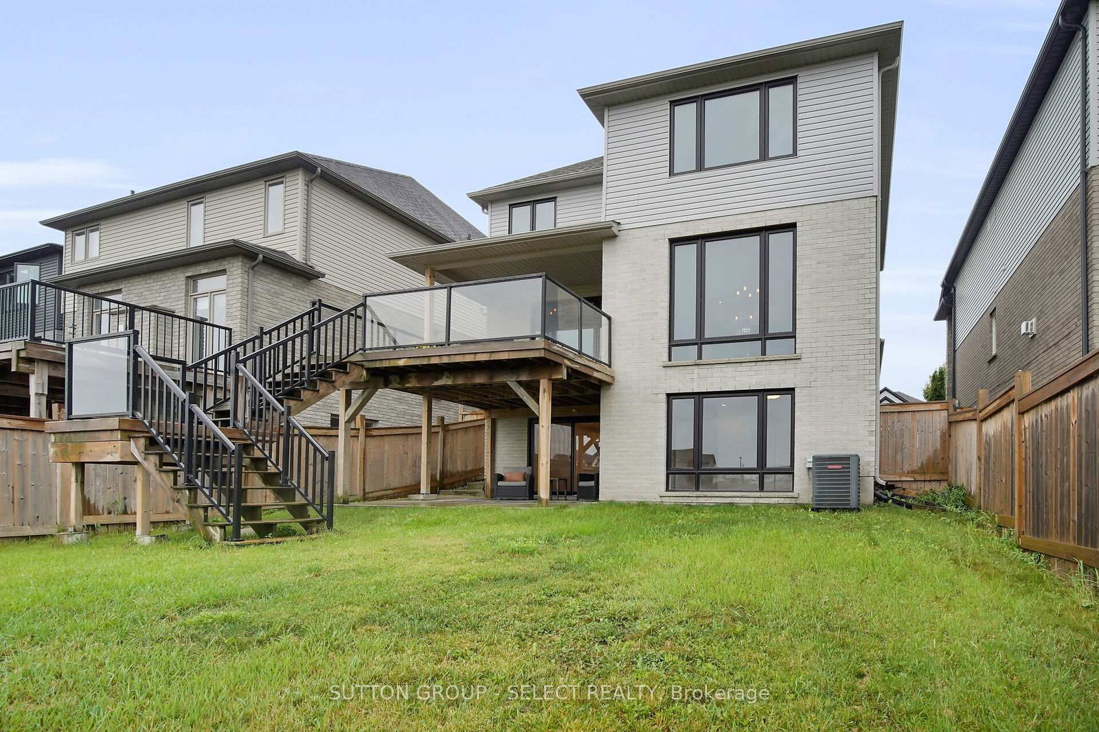 2080 Wateroak Drive • London North, ON photo 46