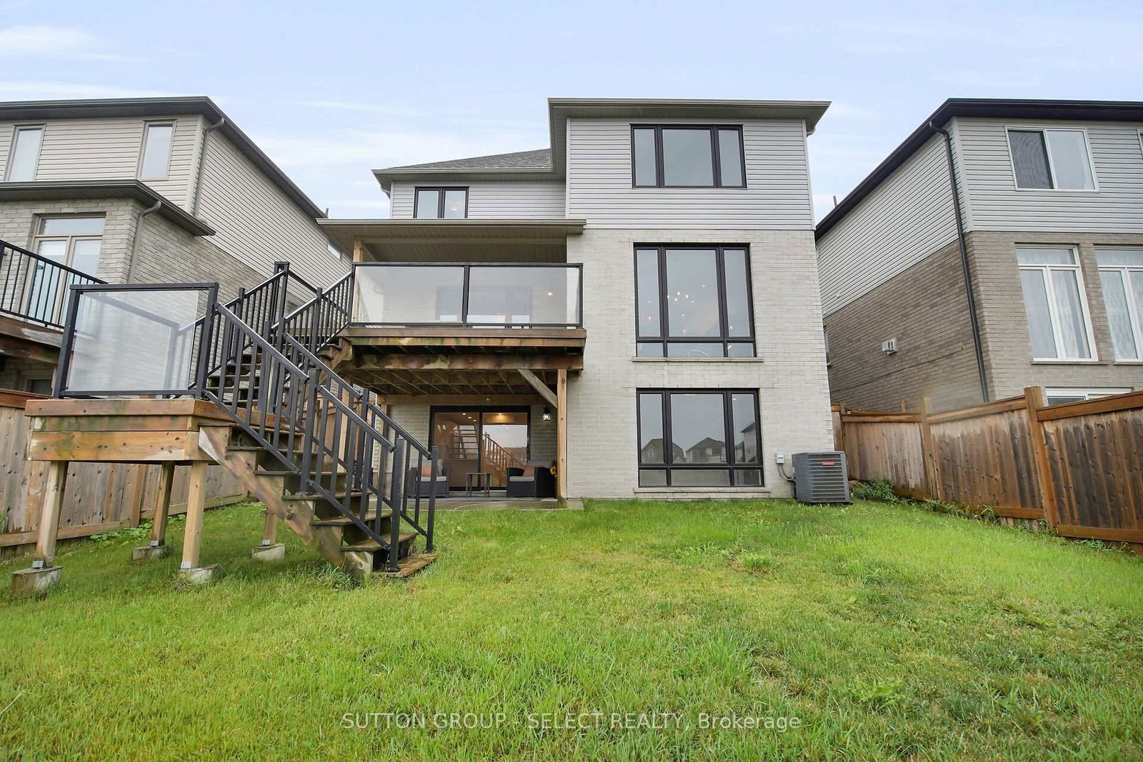2080 Wateroak Drive • London North, ON photo 47