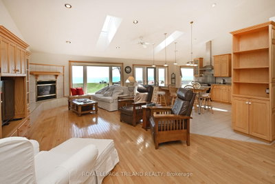 7154 Talbot Trail • Chatham-Kent, ON photo 4