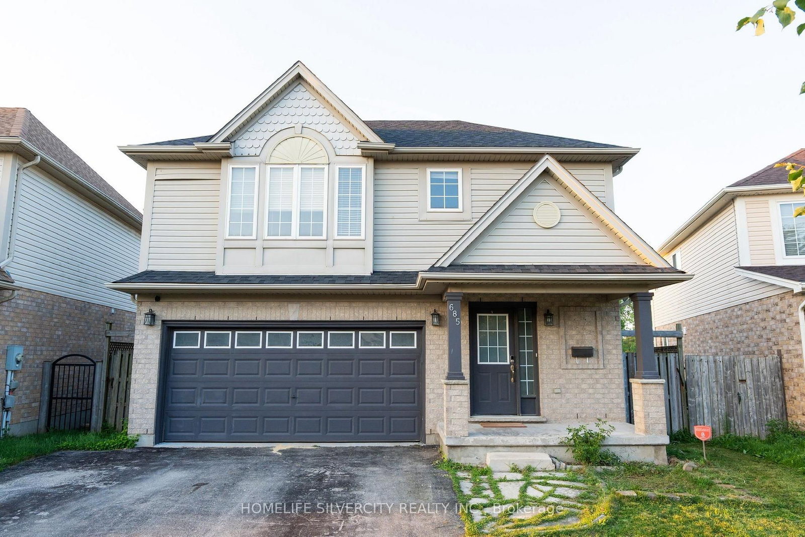685 North Leaksdale Circle • London South, ON photo 1