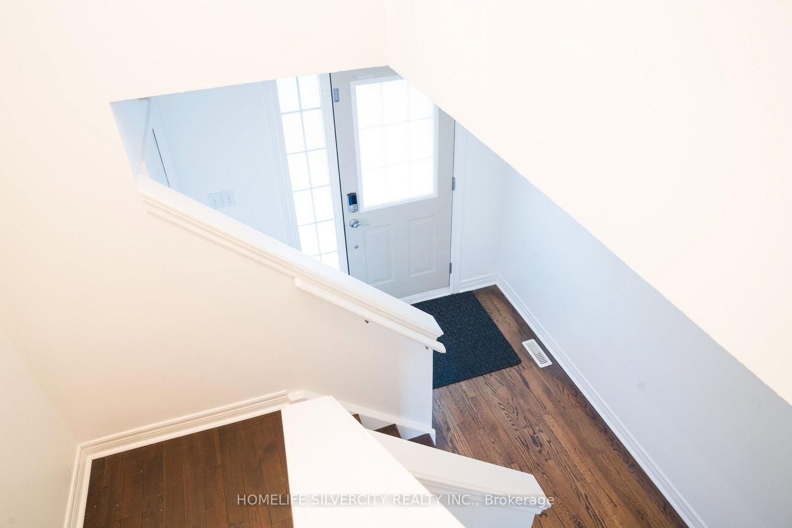 685 North Leaksdale Circle • London South, ON photo 2