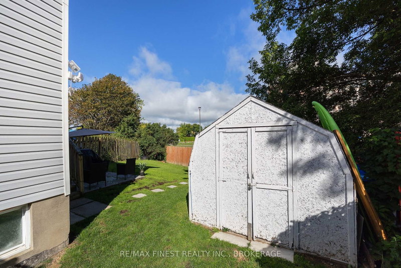 944 Uxbridge Crescent