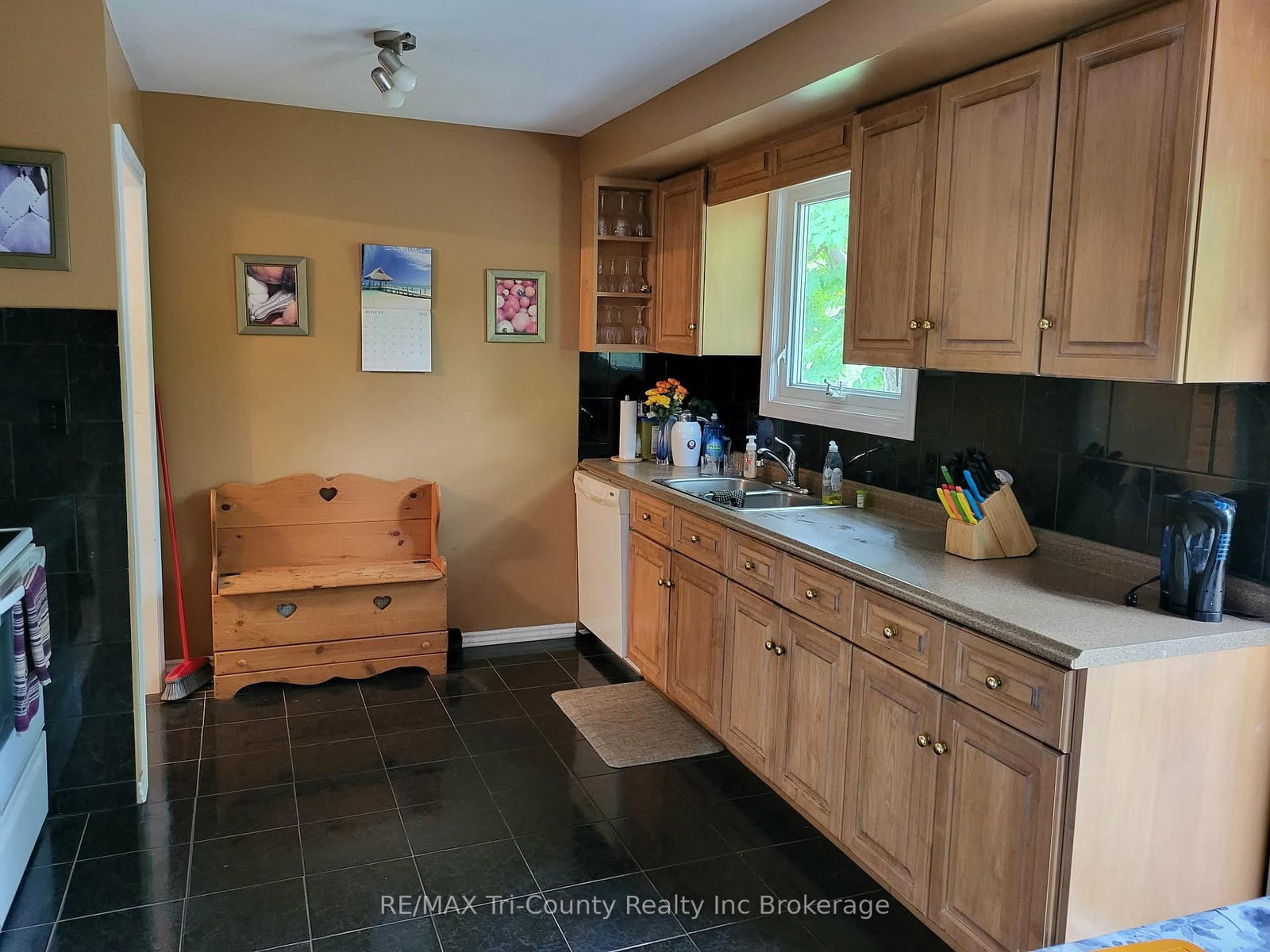 446 Norwich Avenue • Woodstock, ON photo 5
