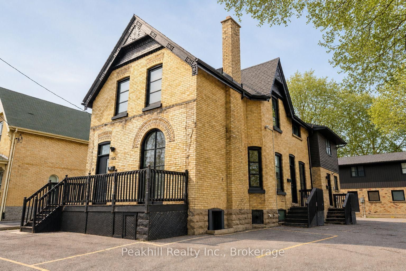 105 Wharncliffe Road, London North