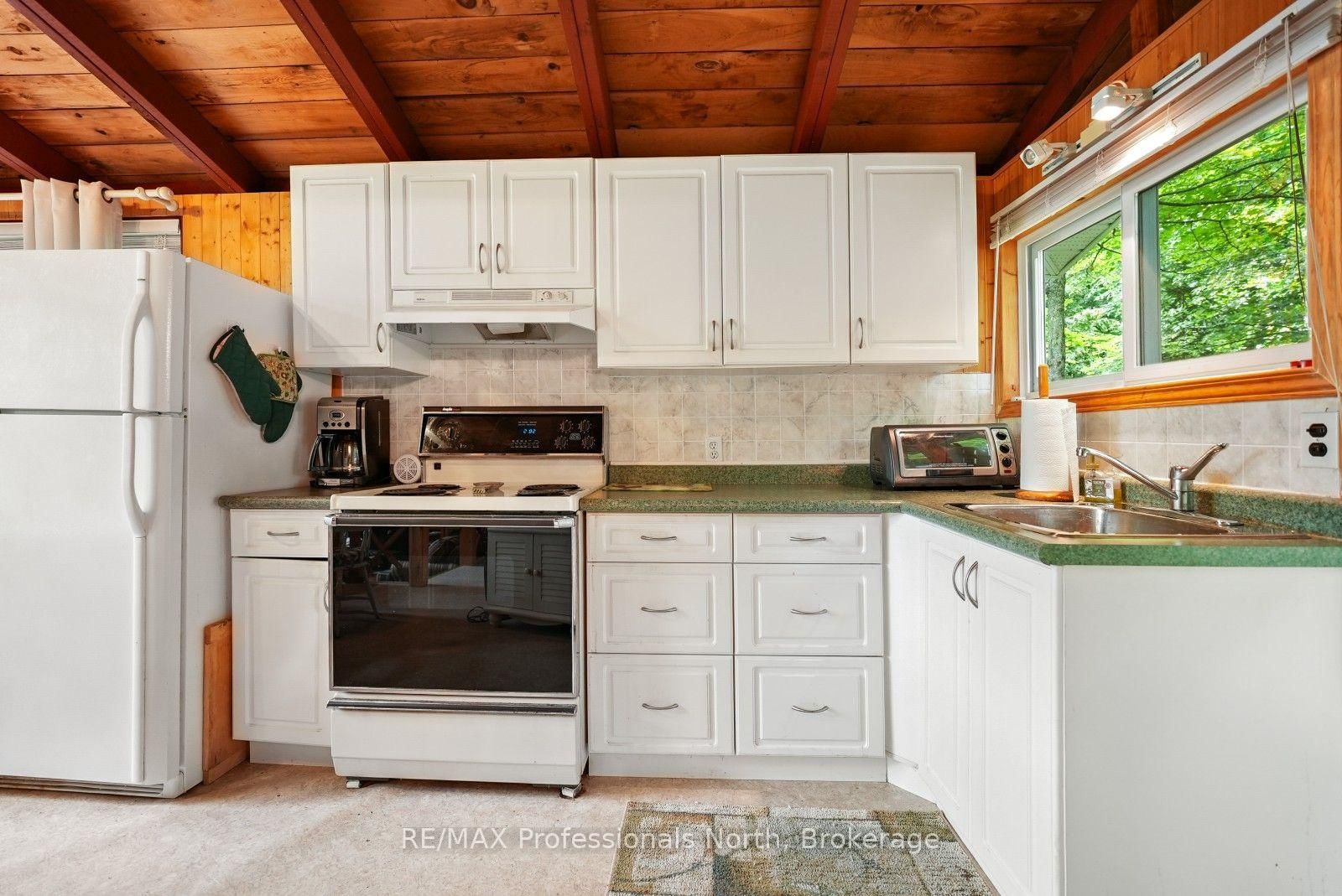 1041 Penny Lane • Dysart et al, ON photo 10