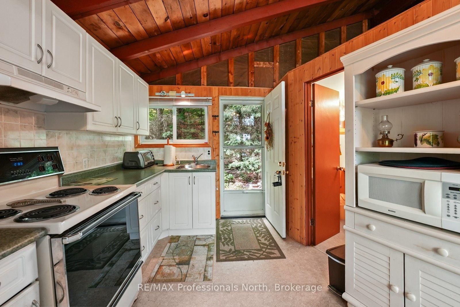 1041 Penny Lane • Dysart et al, ON photo 6