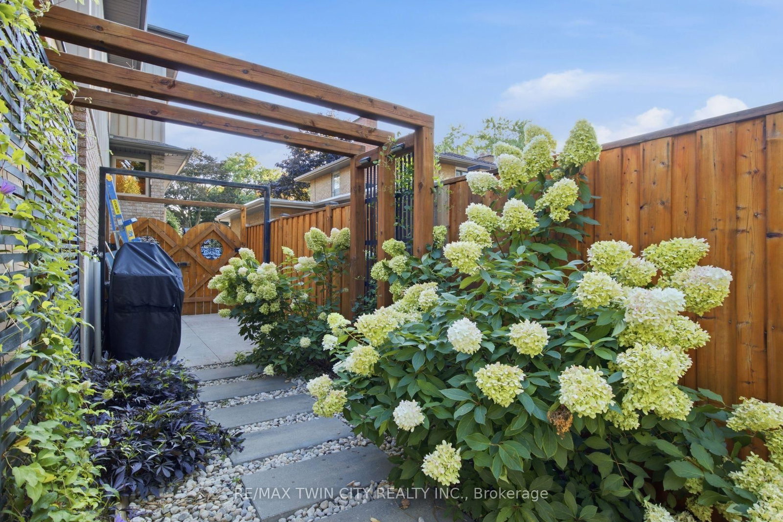 445 Sherring Street • Cambridge, ON photo 38