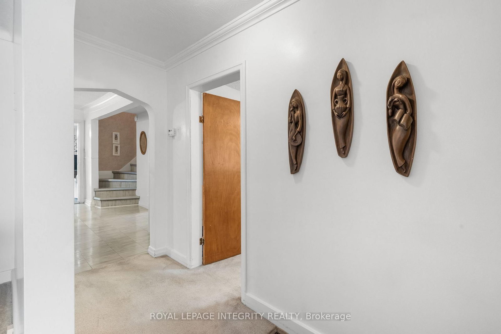 1081 Kenaston Street • Ottawa, ON photo 16
