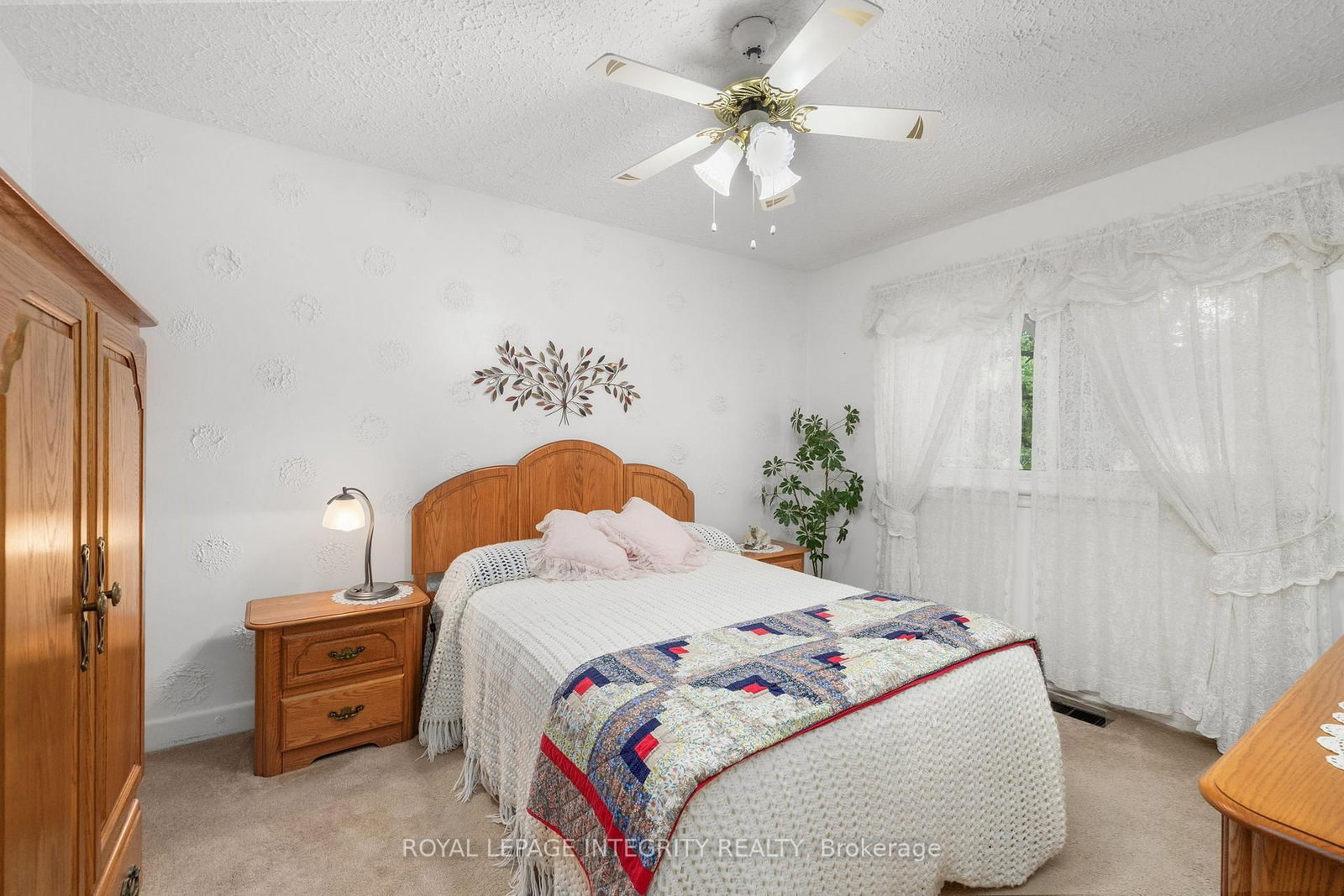 1081 Kenaston Street • Ottawa, ON photo 17