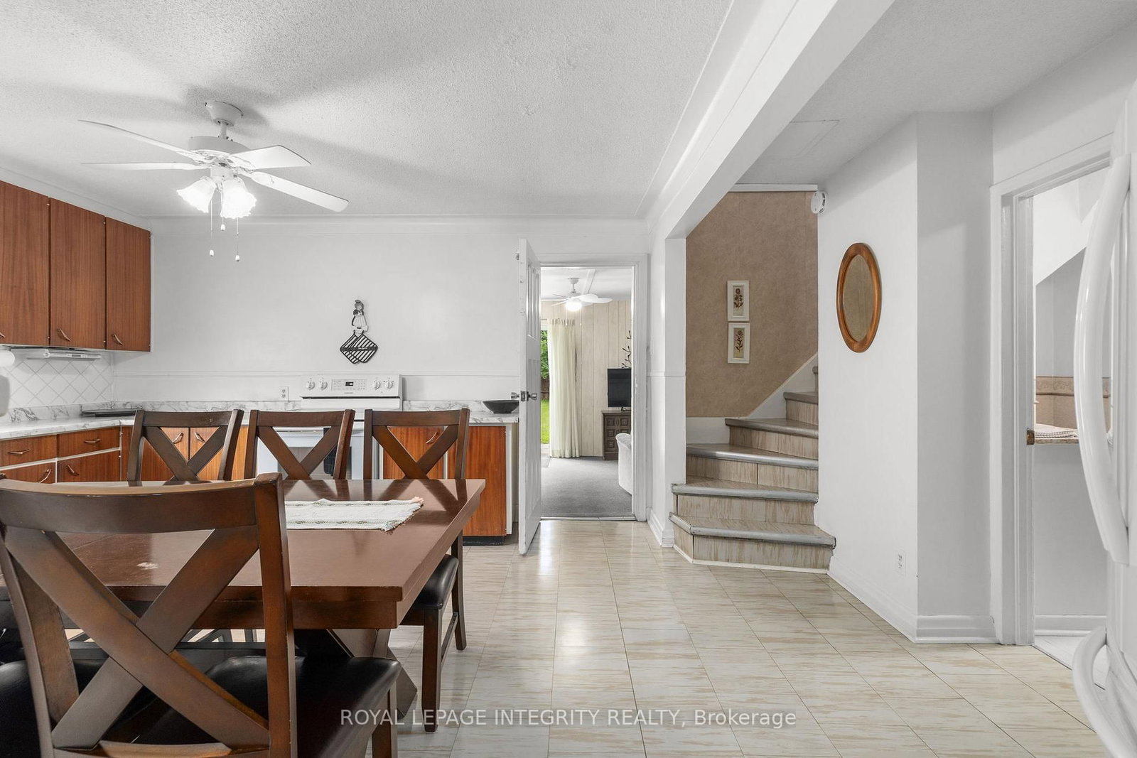 1081 Kenaston Street • Ottawa, ON photo 19