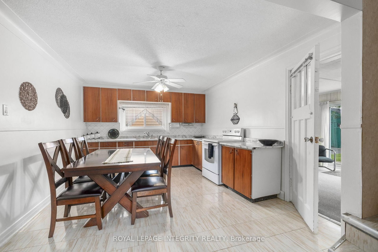 1081 Kenaston Street • Ottawa, ON photo 20