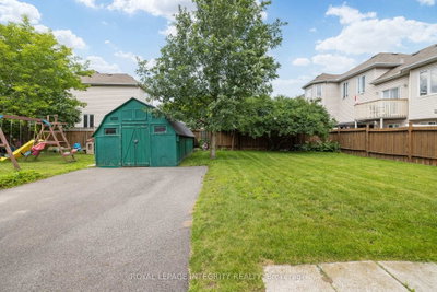 1081 Kenaston Street • Ottawa, ON photo 3