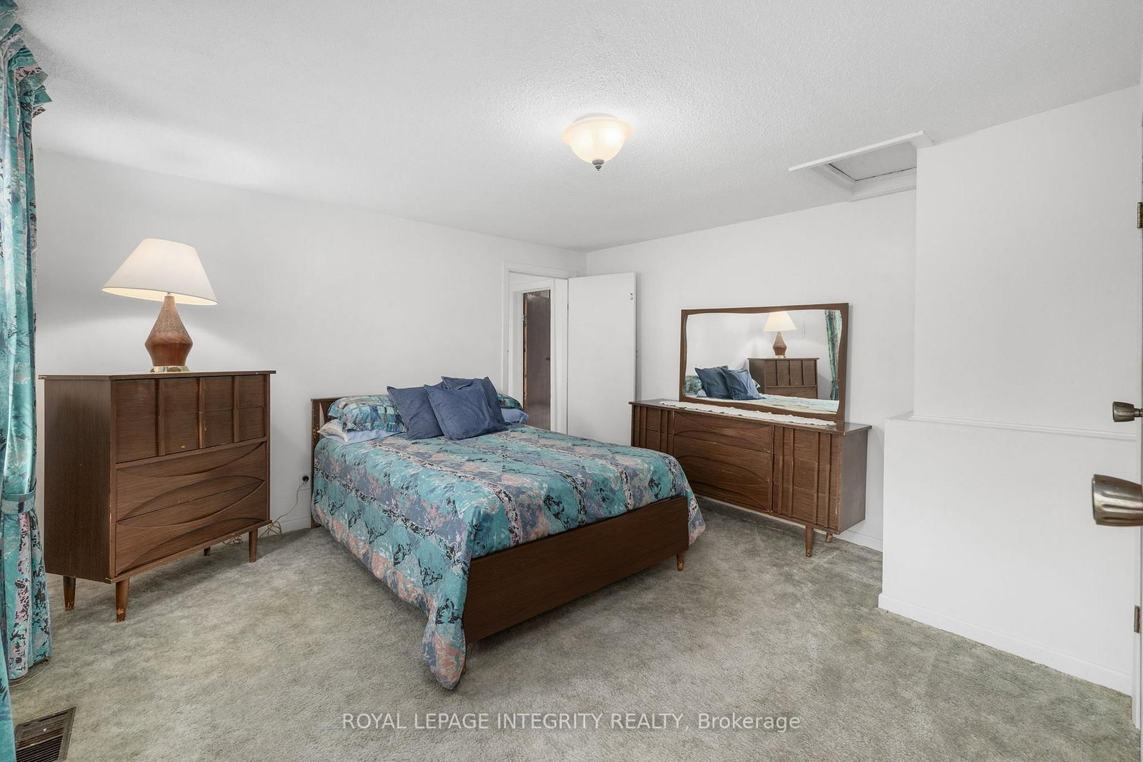 1081 Kenaston Street • Ottawa, ON photo 35