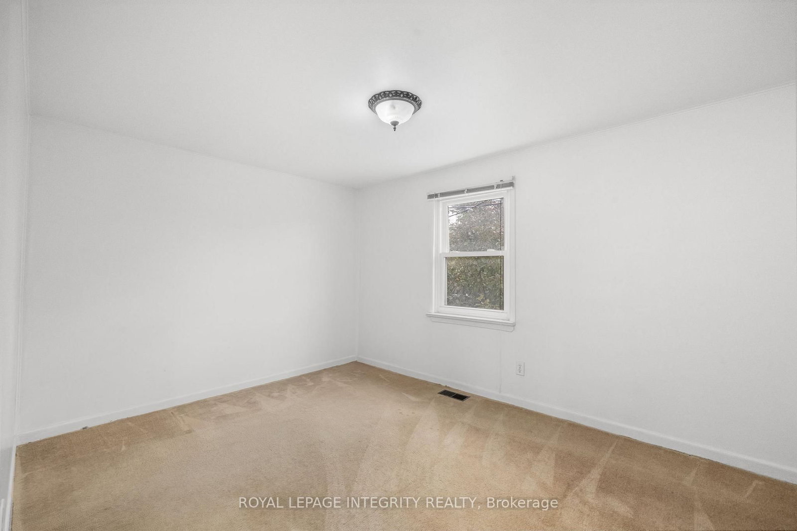 1081 Kenaston Street • Ottawa, ON photo 38