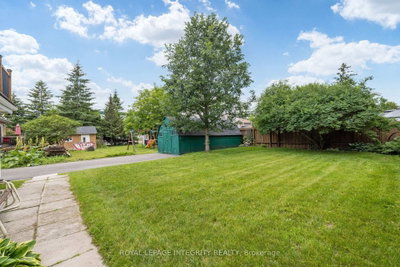 1081 Kenaston Street • Ottawa, ON photo 4