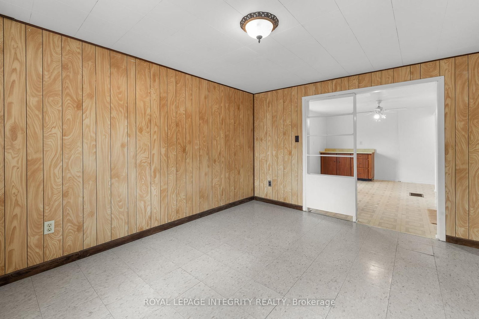 1081 Kenaston Street • Ottawa, ON photo 43