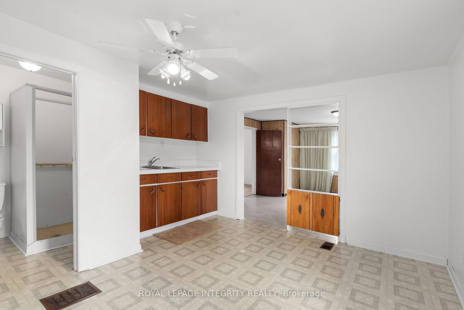 1081 Kenaston Street • Ottawa, ON photo 46