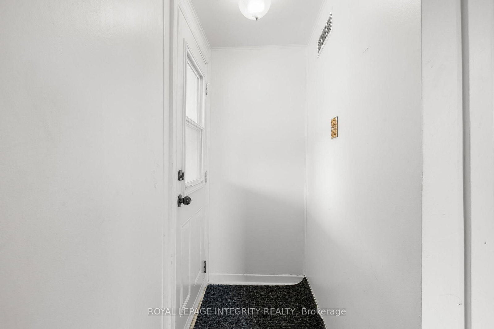 1081 Kenaston Street • Ottawa, ON photo 49