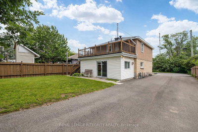 1081 Kenaston Street • Ottawa, ON photo 5